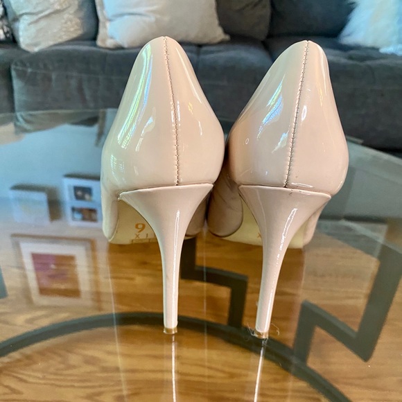 Mix 6 shiny beige pump, size 8.5 - Picture 2 of 3